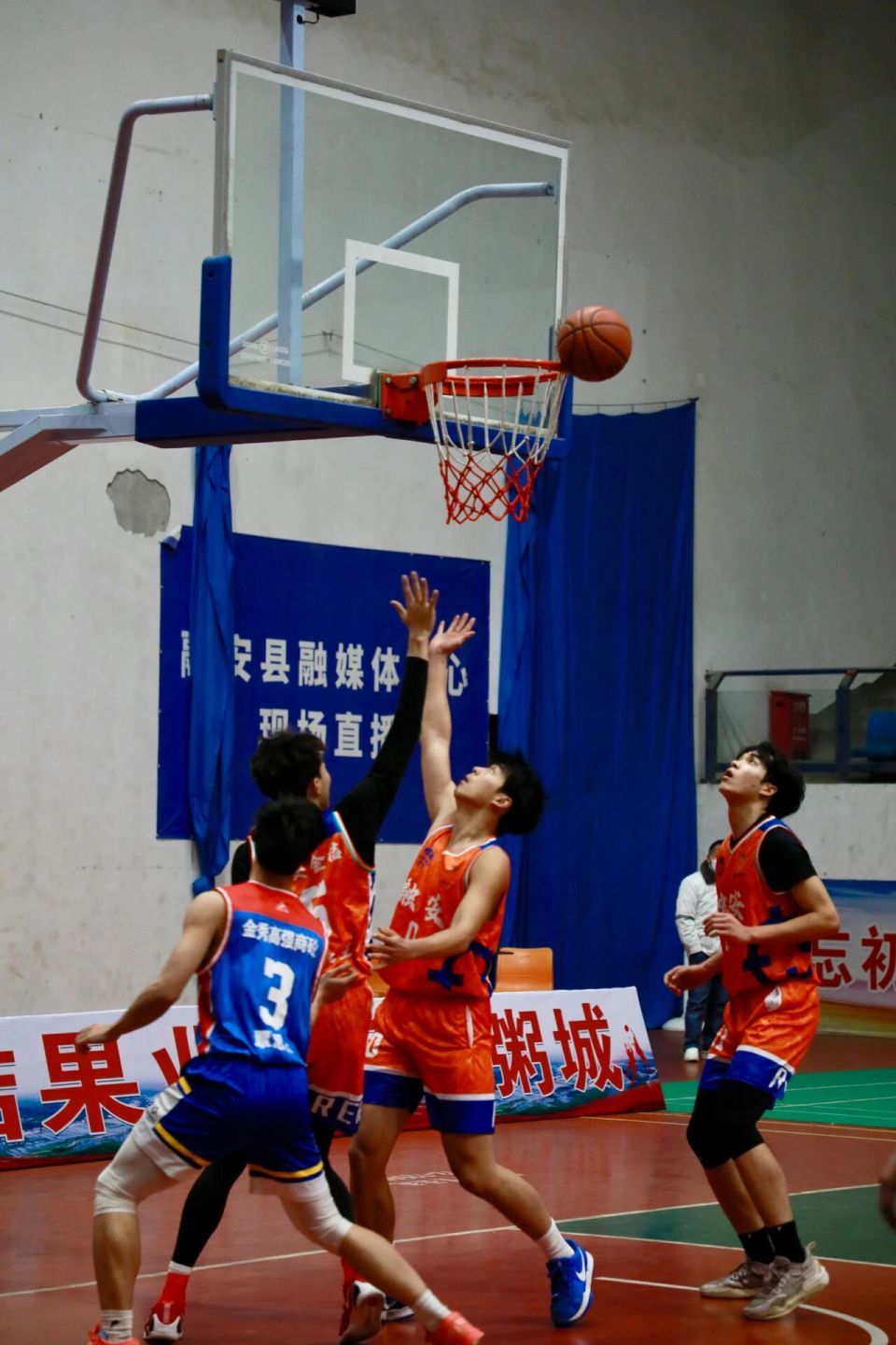 体育健儿齐聚擂台,篮球对阵激情迸发,精彩纷呈的简单介绍 体育健儿齐聚擂台,篮球对阵激情迸发,精彩纷呈的简单介绍