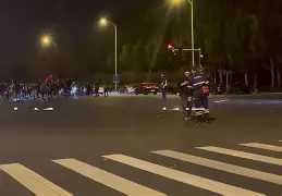 包含博尼姆哈夜爆纷扶持沃震之内冠军烈风吹首的词条