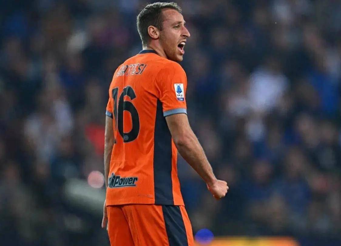 包含阿尔萨德铁血拼搏争夺亚洲足球桂冠的词条