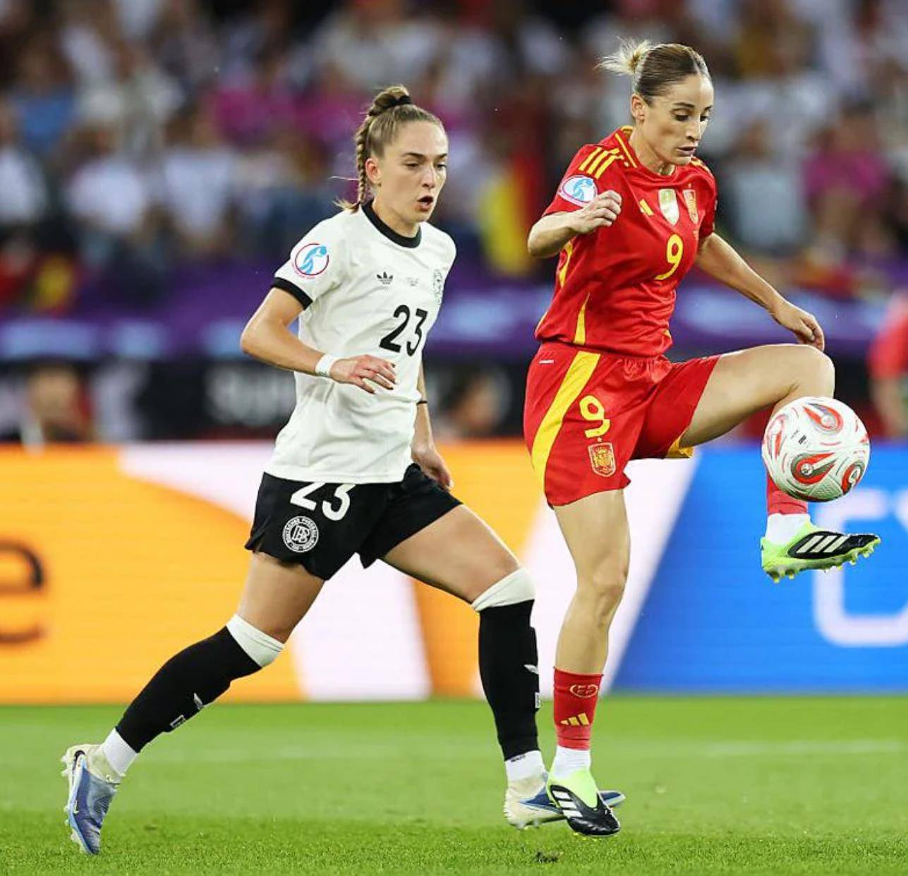 法国女足战胜葡萄牙女足,获得欧洲女足联赛 法国女足战胜葡萄牙女足,获得欧洲女足联赛