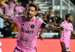 梅西攻破对手球门,巴萨登顶积分榜 梅西攻破对手球门,巴萨登顶积分榜