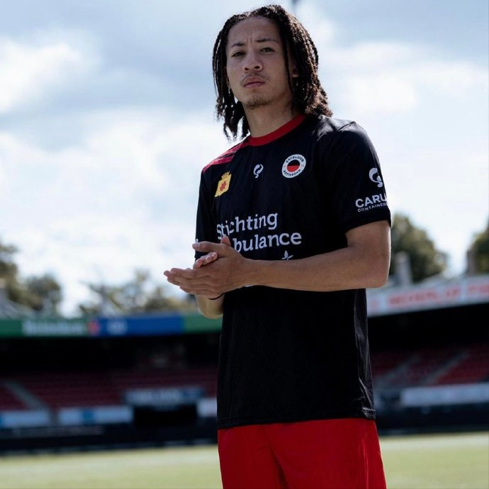 阿贾克斯中场当选队长,积极带领球队进攻