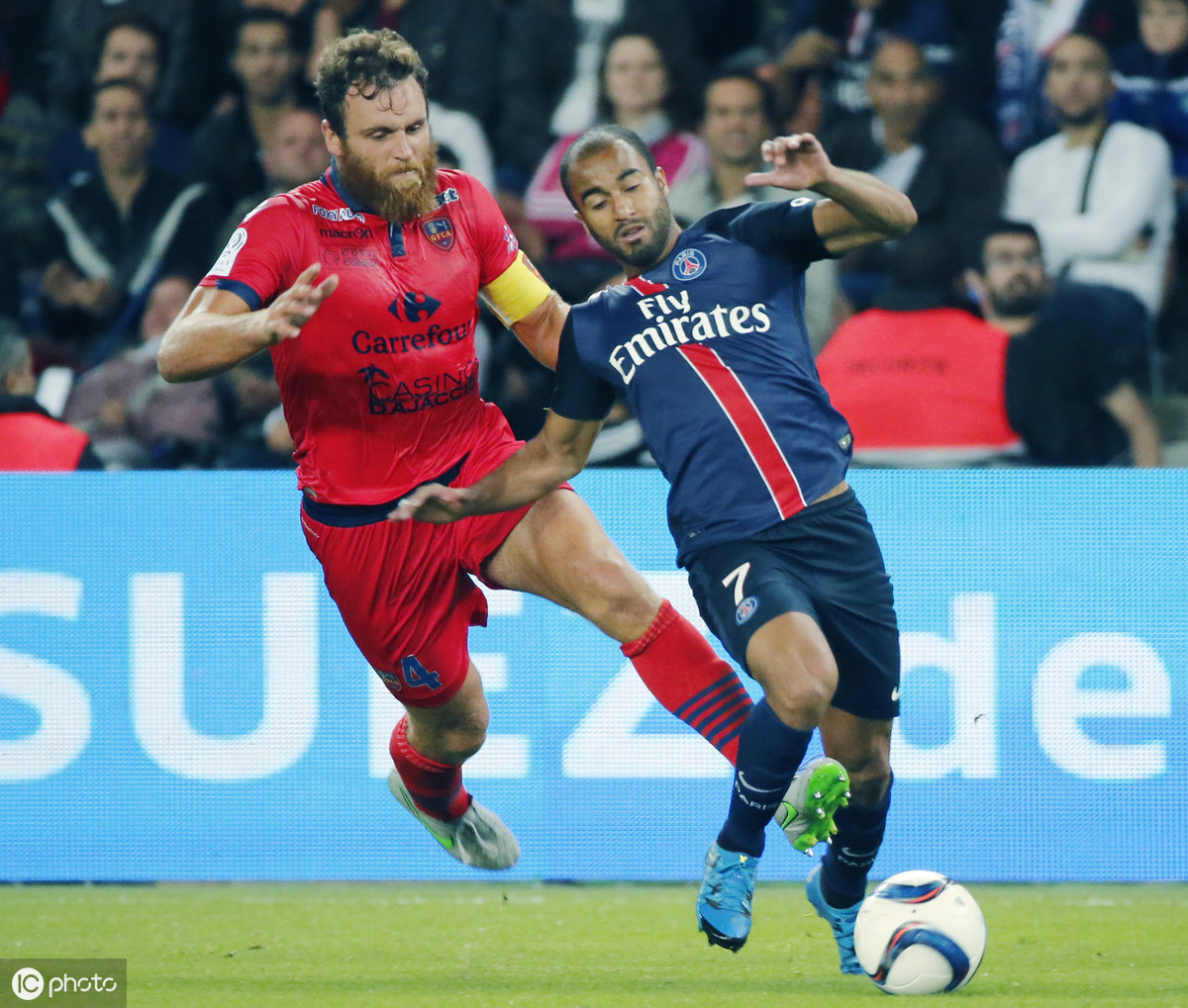 关于兰斯客场不敌沙托鲁，降级形势加剧的信息