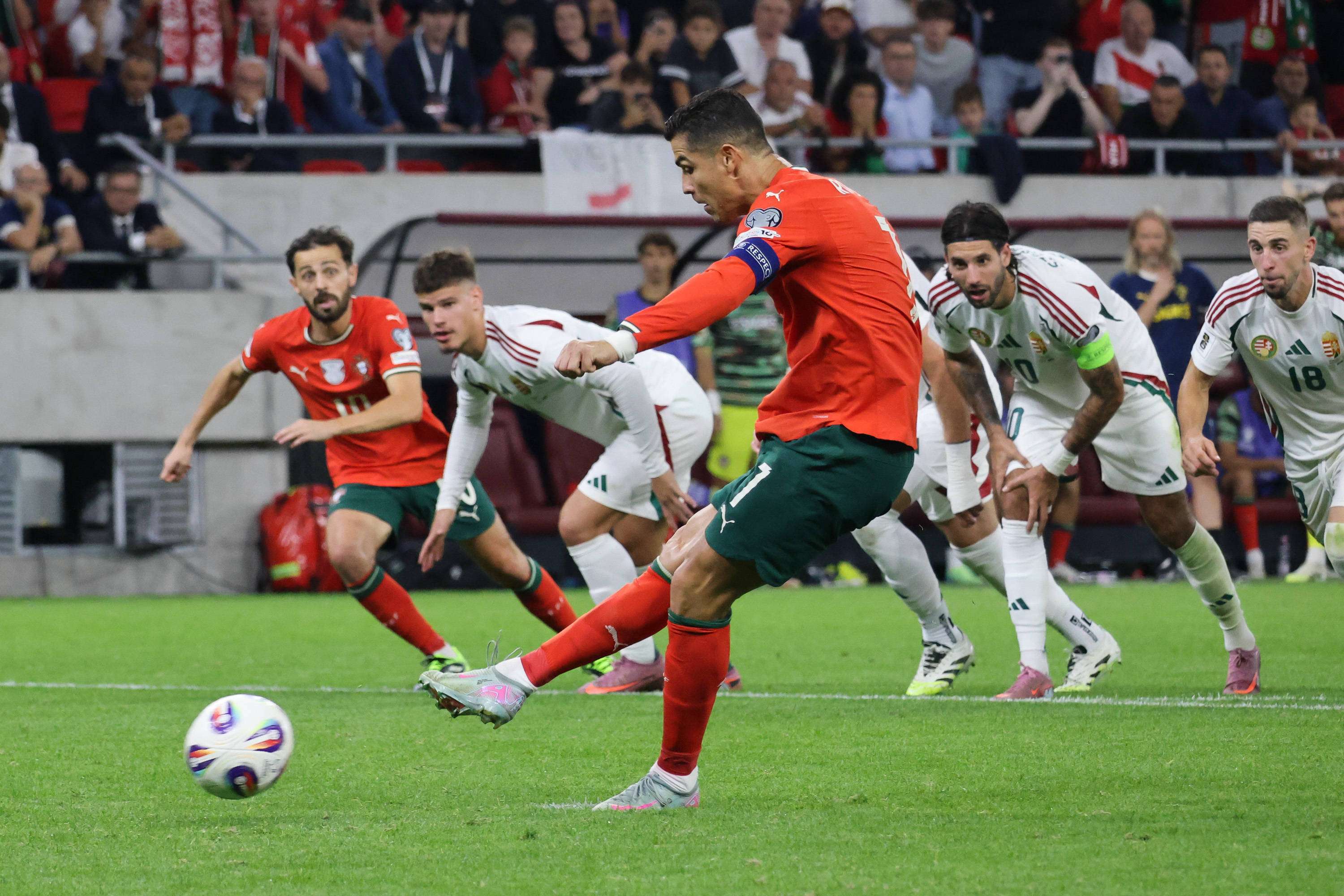 冰岛男足对匈牙利