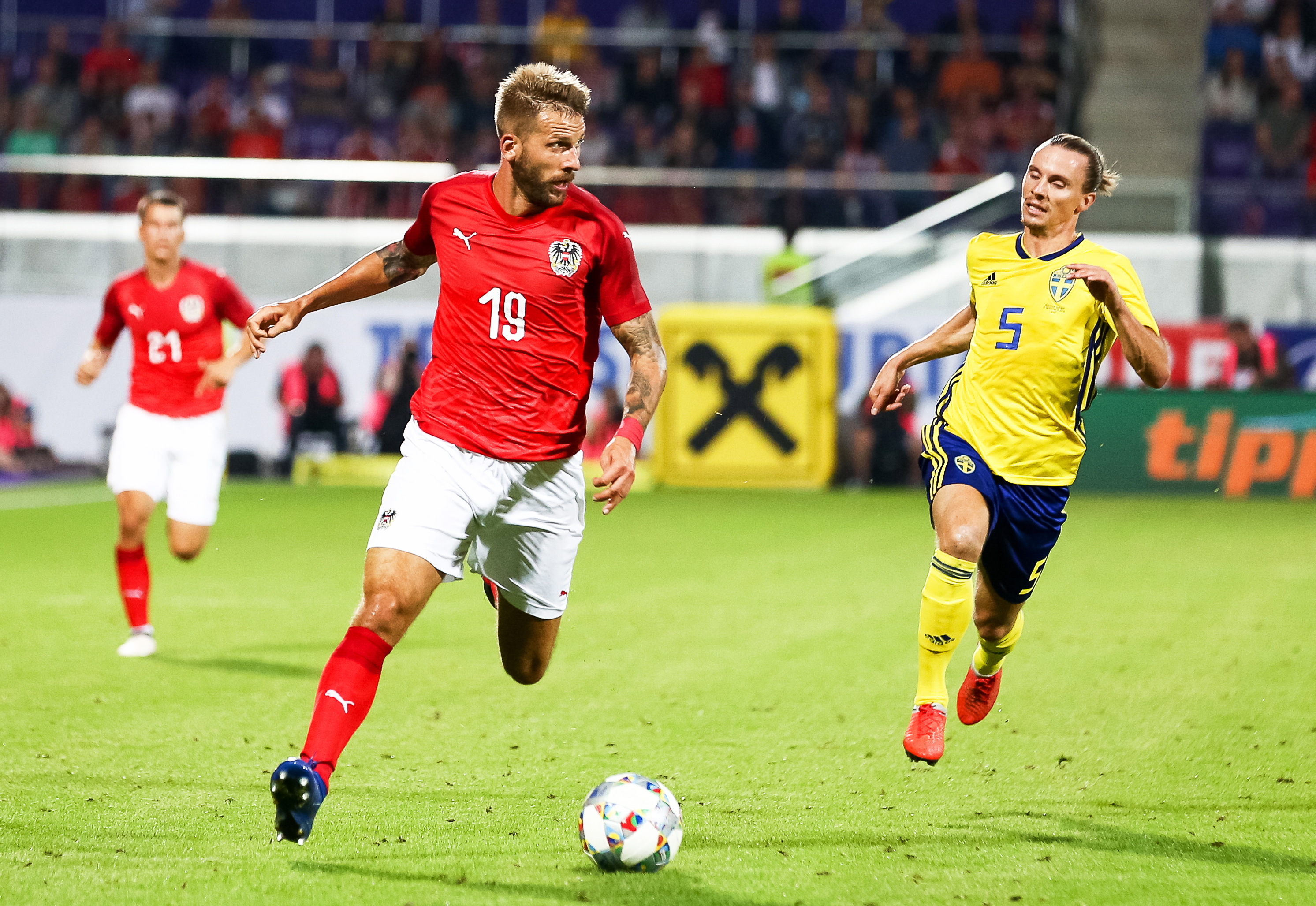 包含瑞典领奥地利逆转，点燃欧锦赛热情的词条